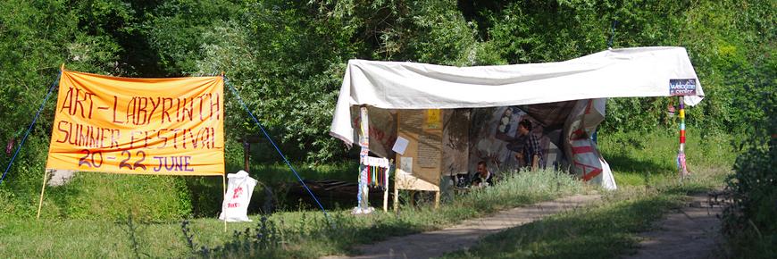 Art-Labyrinth Summer Camp, im WELCOME CENTER erhalt man das Ticket