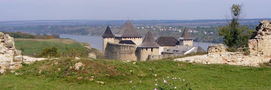 die romantische Ruine Chotyn (Хотин), eine der vier bessarabischen Festungen am Dnister (Дністер), wurde zu einem Museum umgebaut